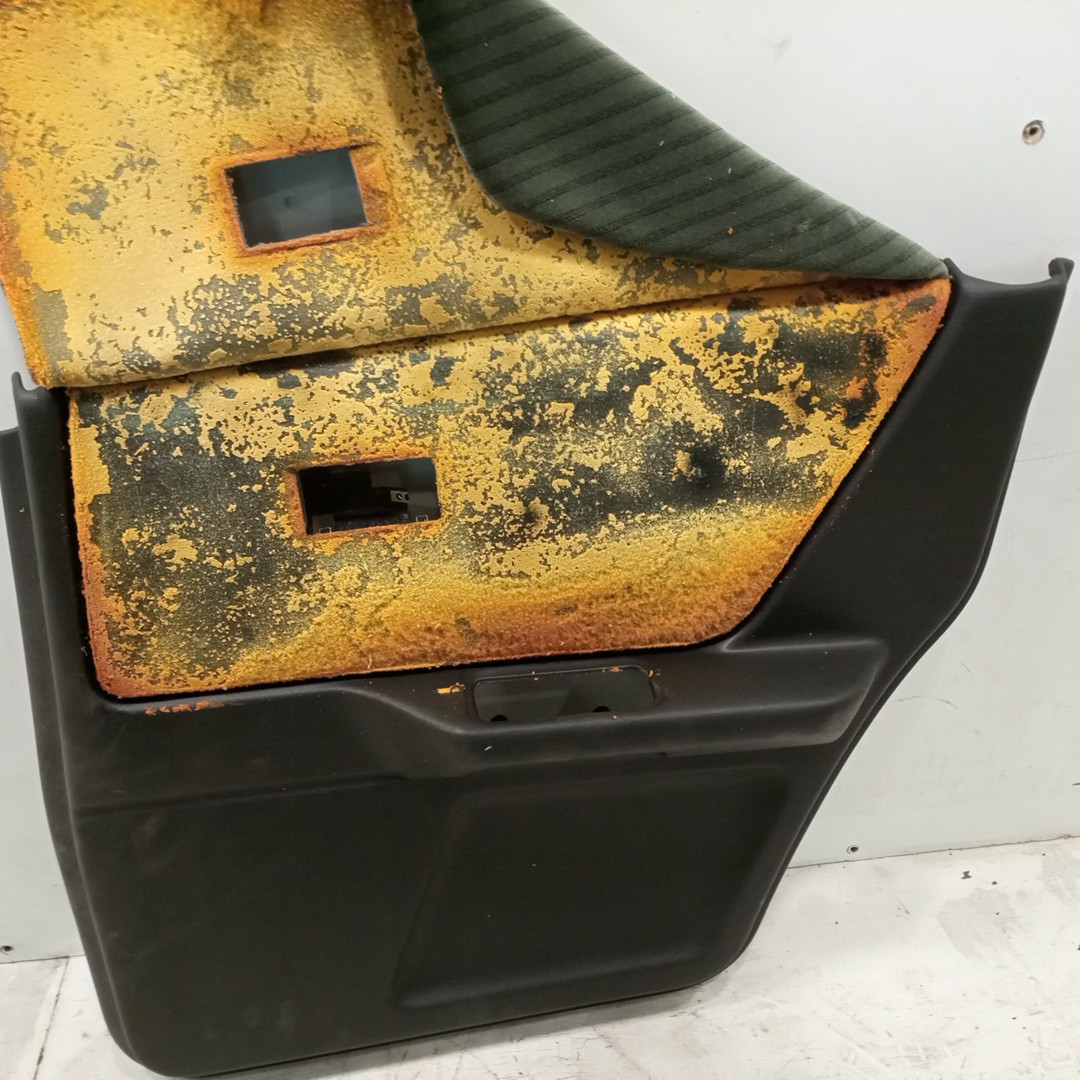 Quartela de porta trás direita AUDI 80 (8C2, B4) | 91 - 95 Imagem-1