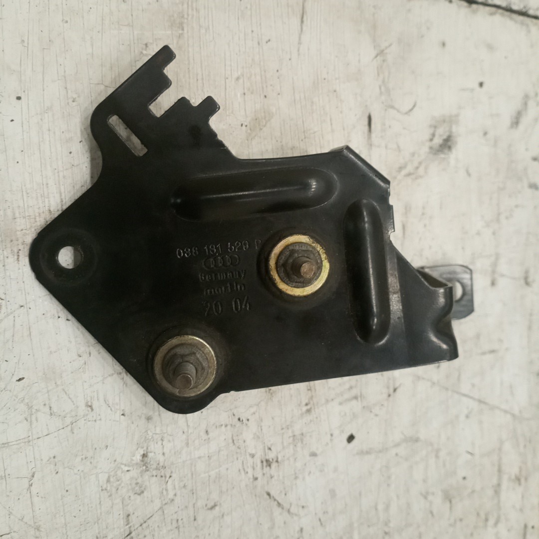 Suporte Válvula de Vácuo AUDI A4 Avant (8E5, B6) | 00 - 05