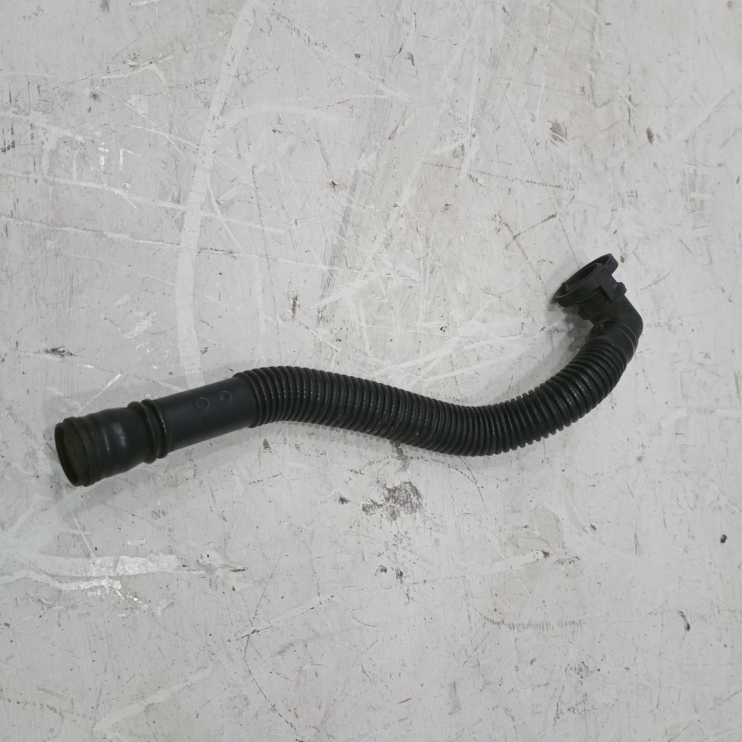 Tubo flexível de respiro VOLKSWAGEN POLO (6R1, 6C1) | 09 - 