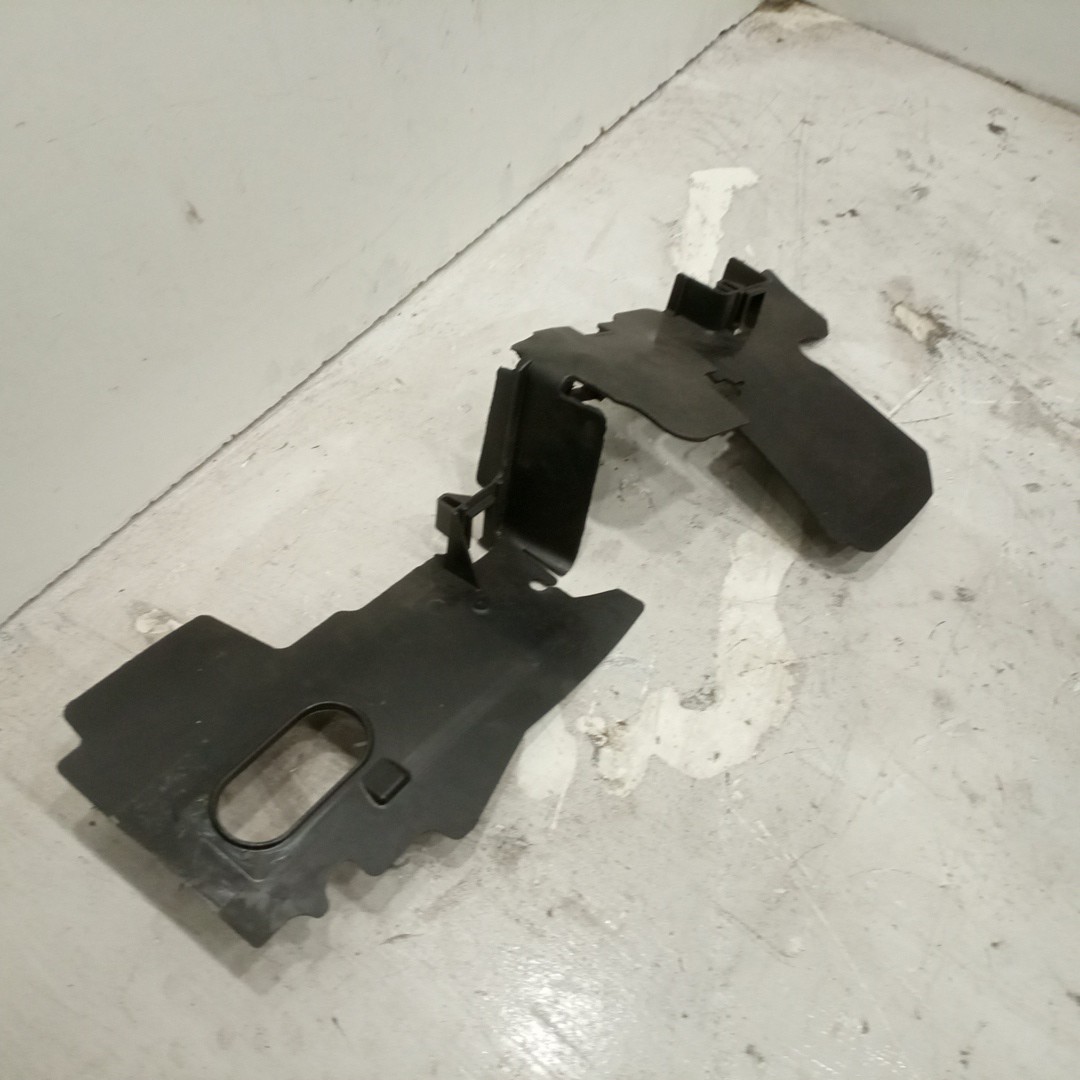 Guia de ar do radiador VOLKSWAGEN POLO (6R1, 6C1) | 09 -  Imagem-3