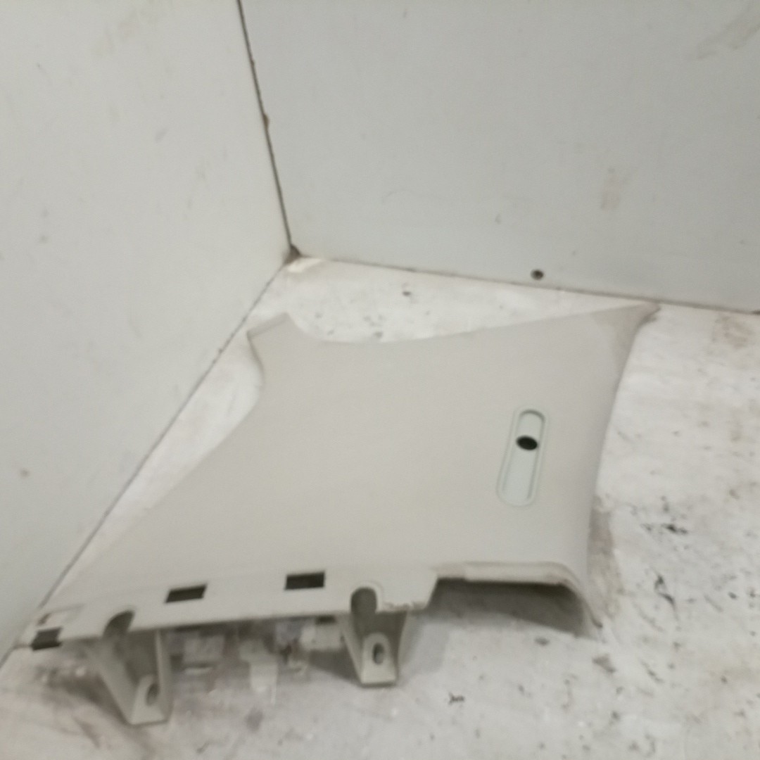 Moldura de pilar D VOLKSWAGEN GOLF IV (1J1) | 97 - 07