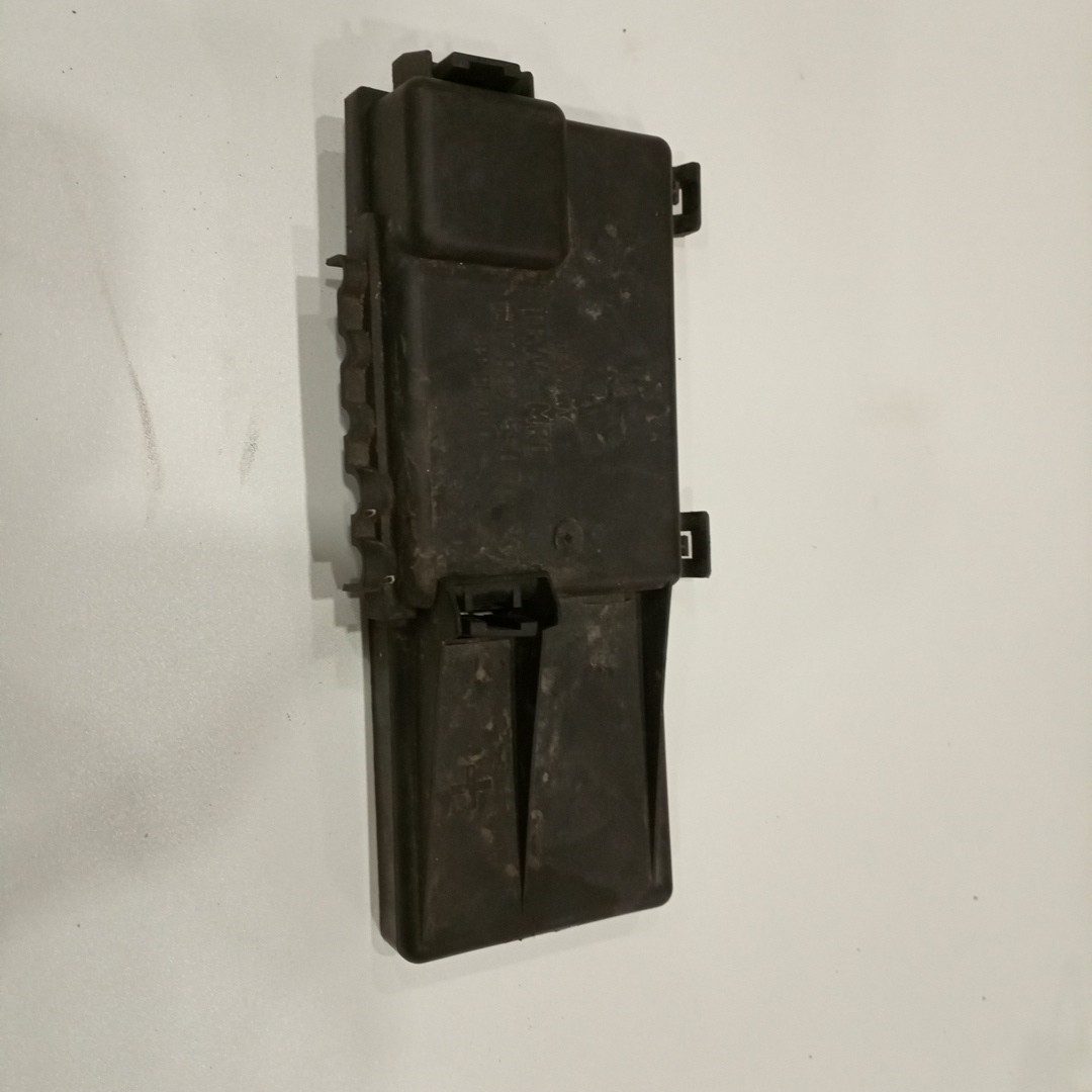 Tampa de caixa de fusiveis VOLKSWAGEN GOLF IV (1J1) | 97 - 07