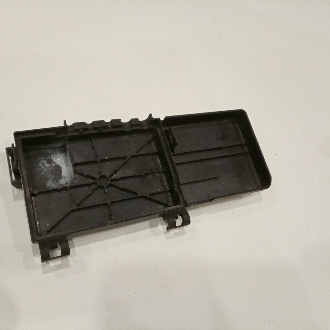 Tampa de caixa de fusiveis VOLKSWAGEN GOLF IV (1J1) | 97 - 07 Imagem-3