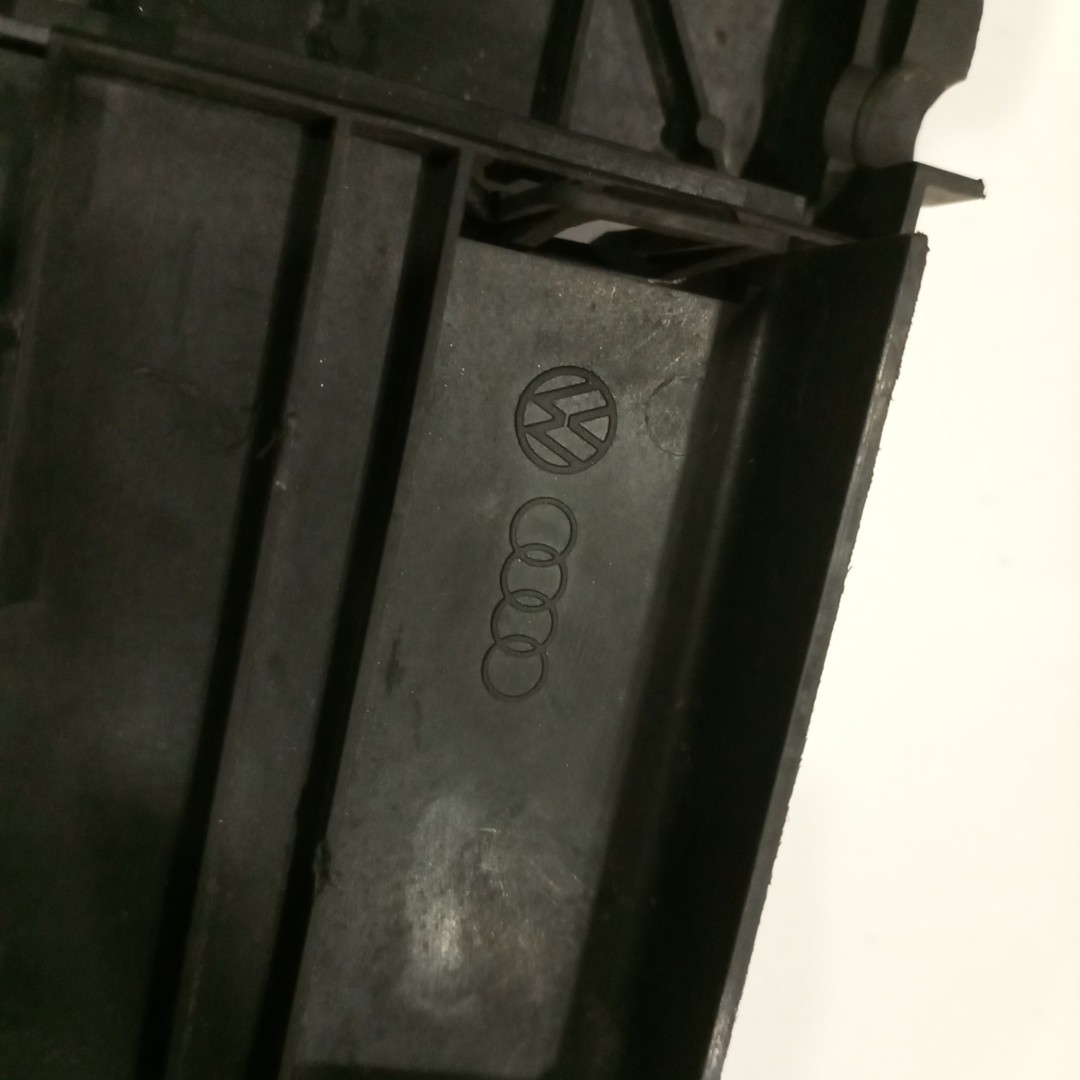 Tampa de caixa de fusiveis VOLKSWAGEN GOLF IV (1J1) | 97 - 07 Imagem-4