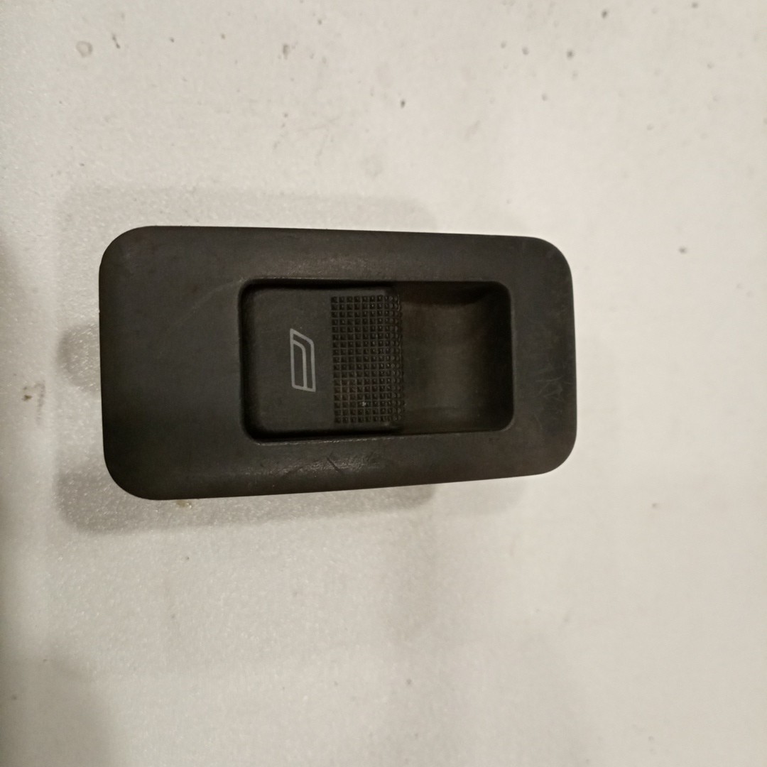 Comutador de vidro frente direito VOLKSWAGEN POLO (6N1) | 94 - 99