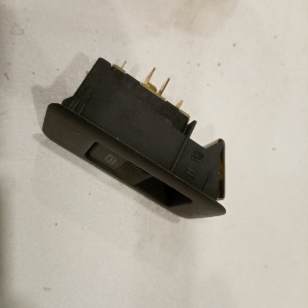 Comutador de vidro frente direito VOLKSWAGEN POLO (6N1) | 94 - 99 Imagem-3