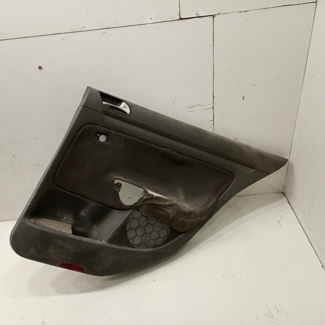 Quartela de porta trás direita VOLKSWAGEN GOLF V (1K1) | 03 - 09