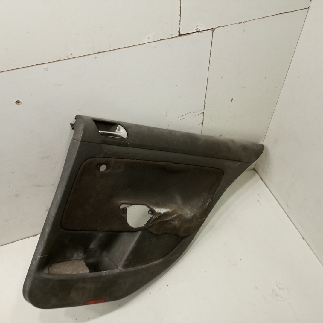 Quartela de porta trás direita VOLKSWAGEN GOLF V (1K1) | 03 - 09 Imagem-1
