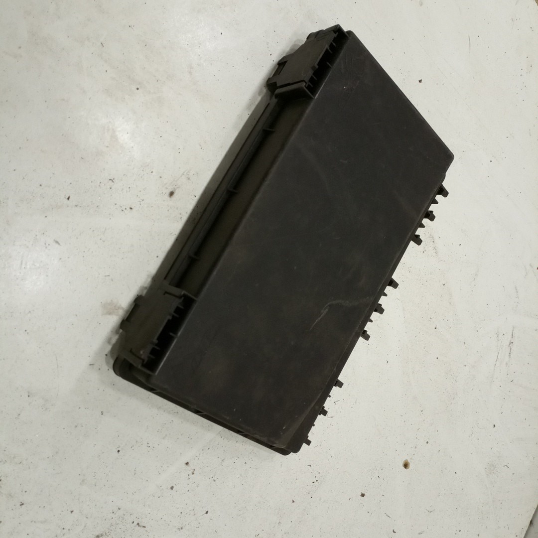 Tampa de caixa de fusiveis OPEL ASTRA H (A04) | 04 - 14 Imagem-1