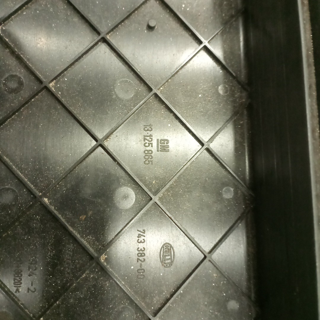 Tampa de caixa de fusiveis OPEL ASTRA H (A04) | 04 - 14 Imagem-3
