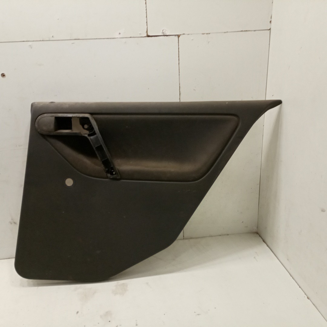 Quartela de porta trás direita VOLKSWAGEN POLO (6N1) | 94 - 99 Imagem-1