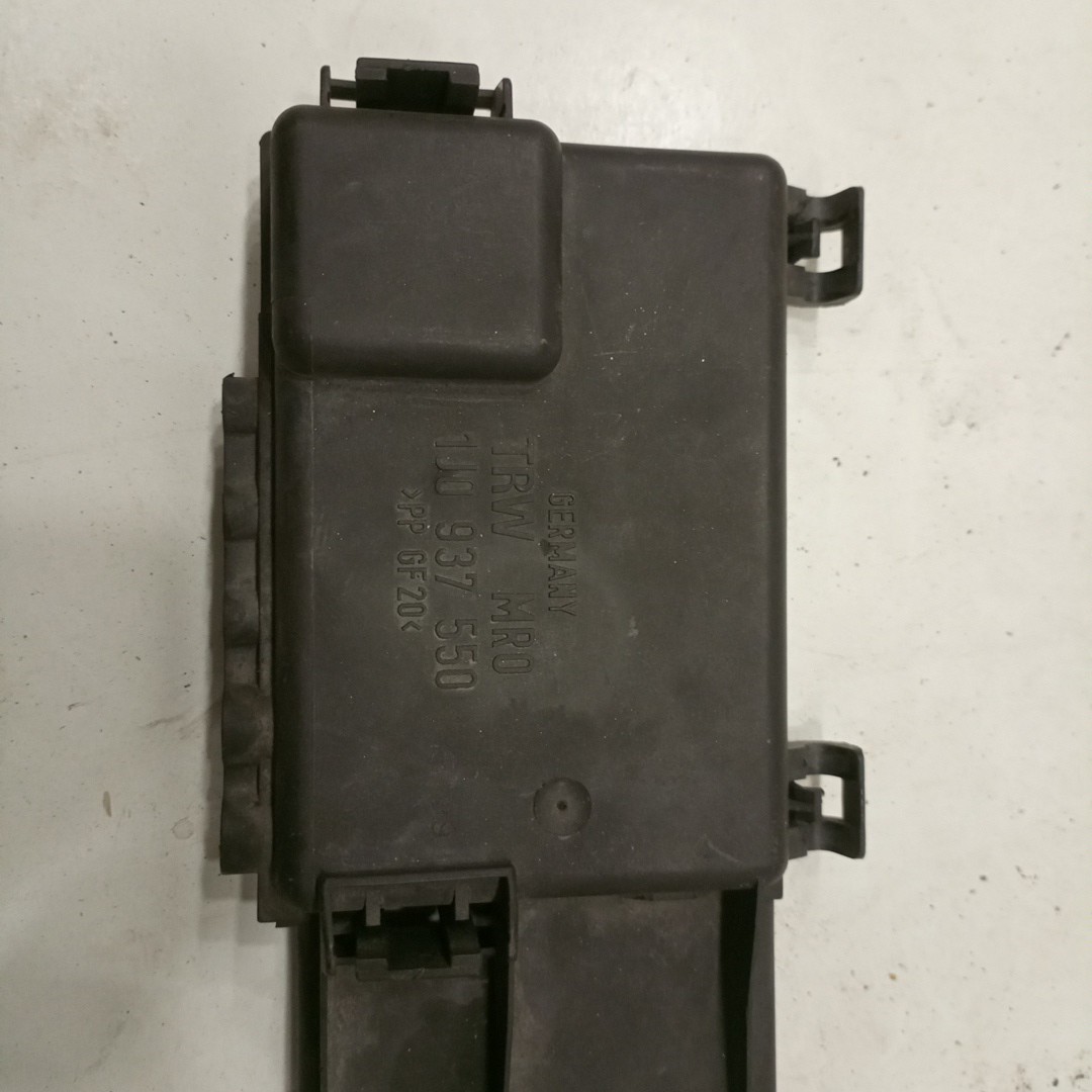 Tampa de caixa de fusiveis AUDI A3 (8L1) | 96 - 06 Imagem-1