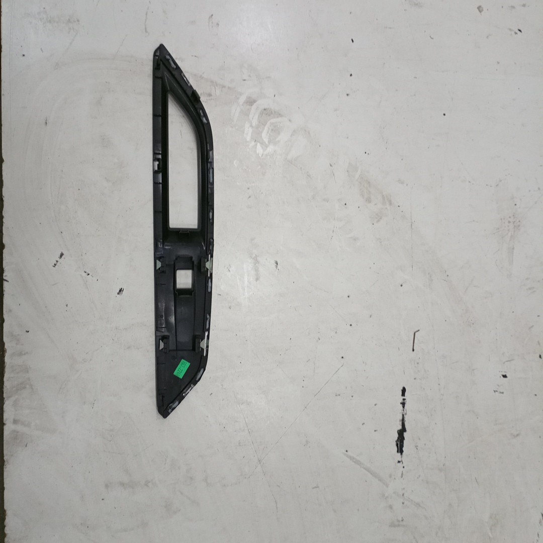Acabamento de porta PEUGEOT 5008 (0U_, 0E_) | 09 - 17 Imagem-4