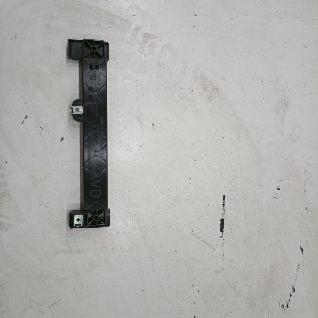 Acabamento de porta PEUGEOT 5008 (0U_, 0E_) | 09 - 17 Imagem-1