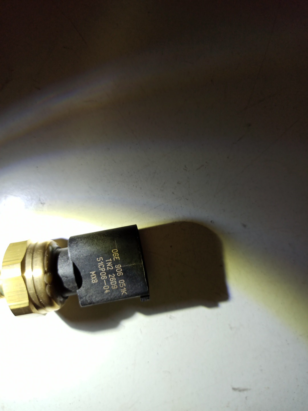 Sensor de Pressão do Óleo AUDI A8 (4H2, 4H8, 4HC, 4HL) | 09 - 18 Imagem-1