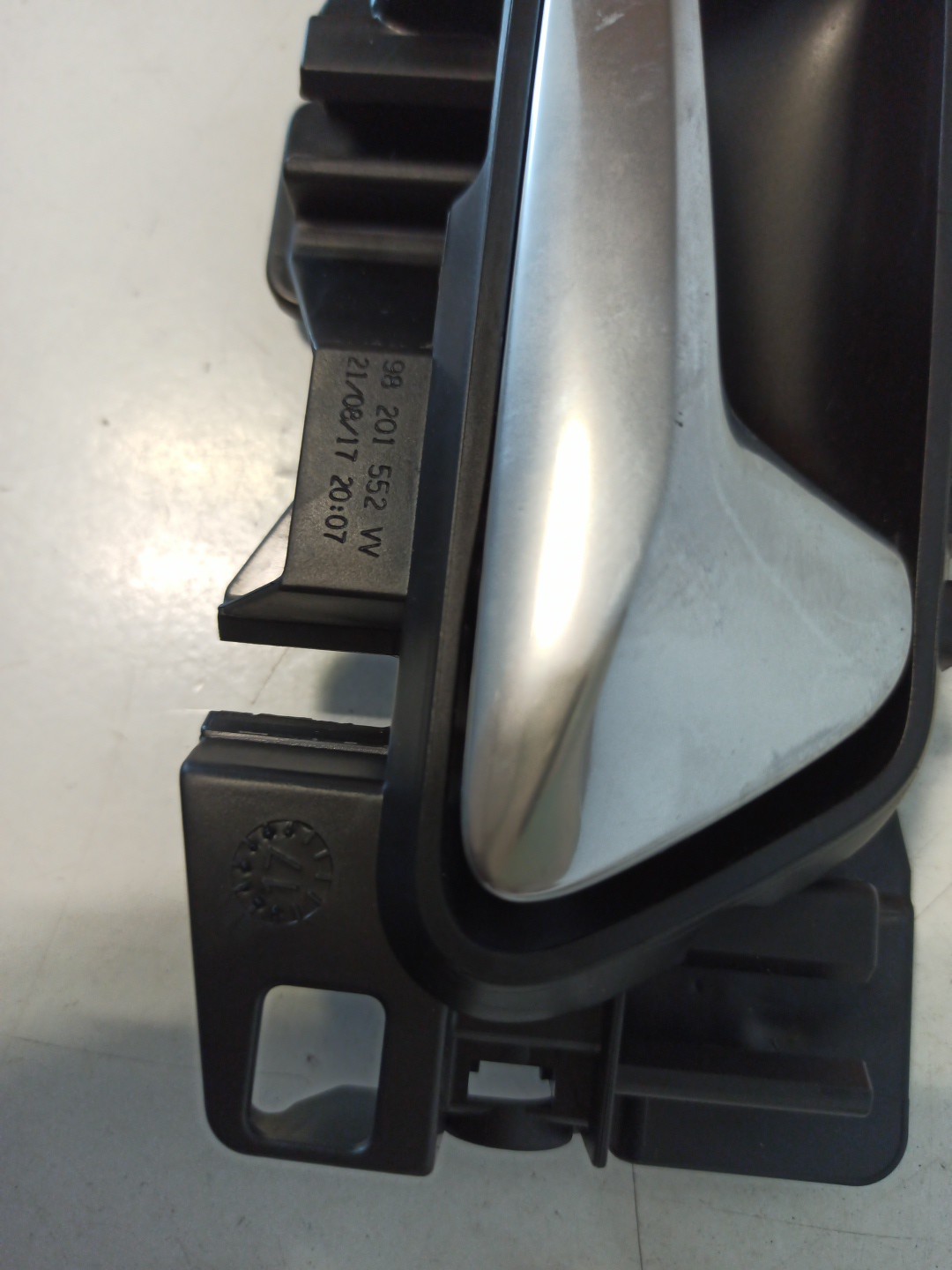 Puxador interior de porta traseira direita PEUGEOT 5008 (0U_, 0E_) | 09 - 17