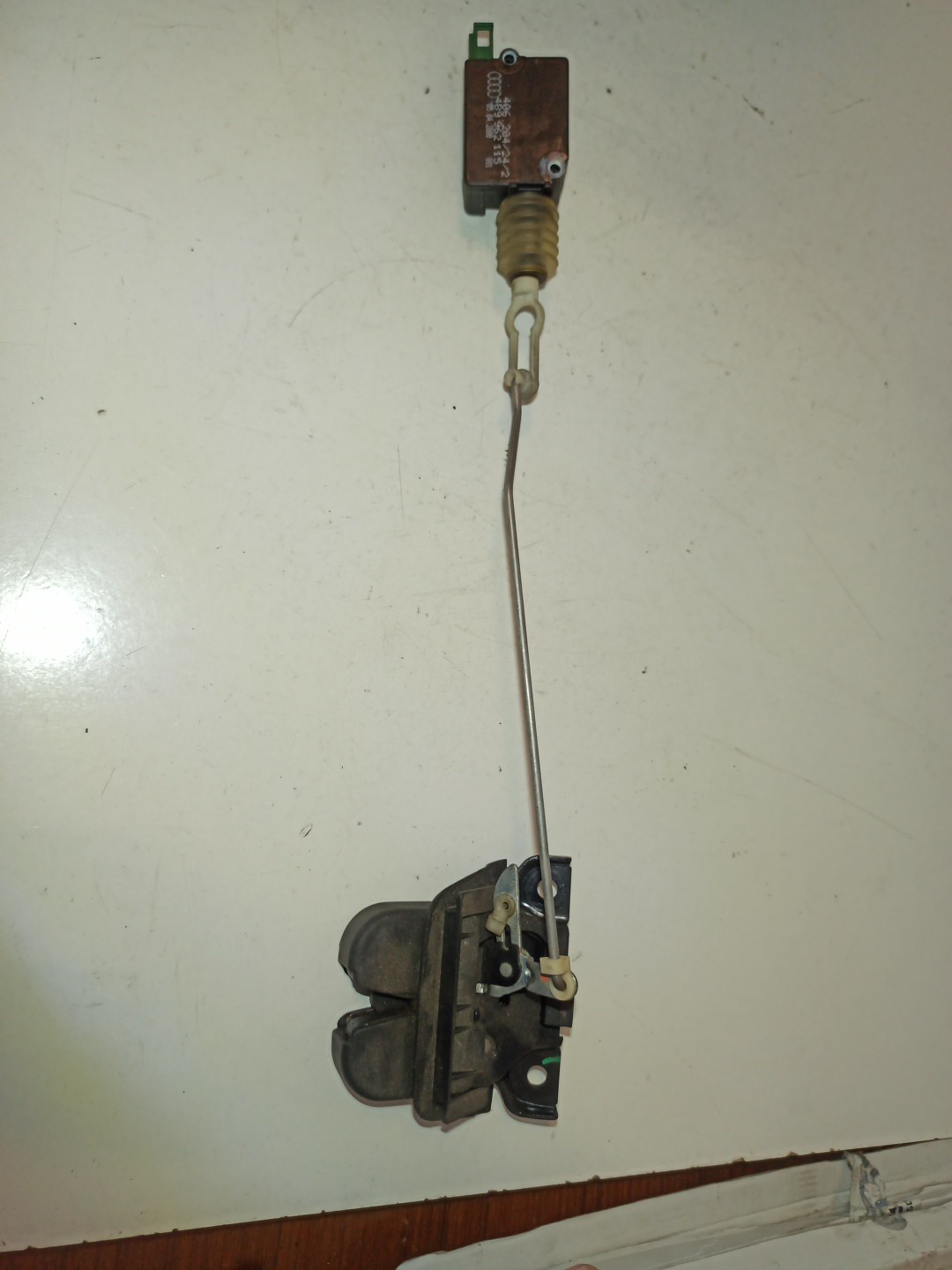 Motor de fecho da mala AUDI A6 Avant (4B5, C5) | 97 - 05 Imagem-1