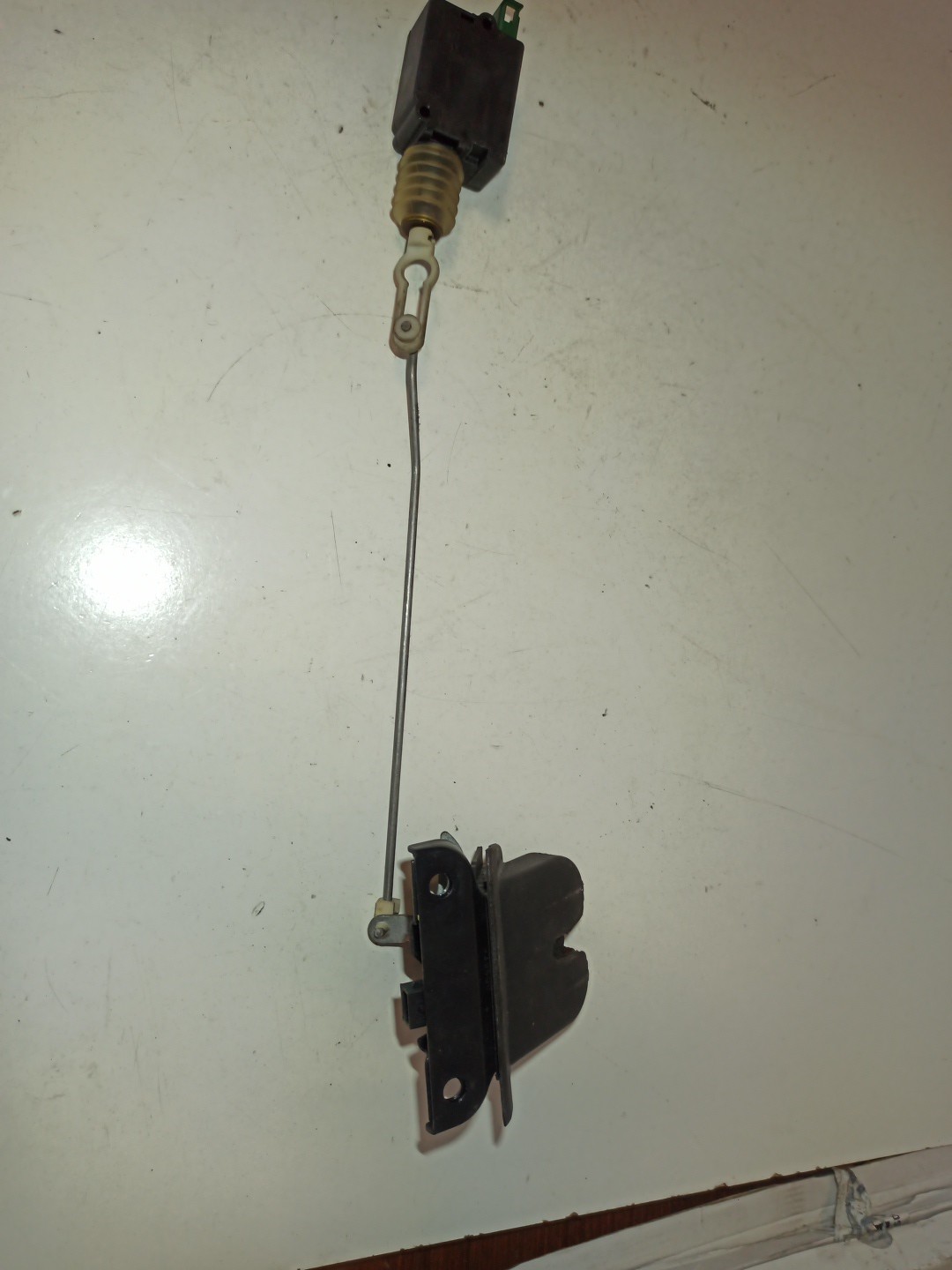 Motor de fecho da mala AUDI A6 Avant (4B5, C5) | 97 - 05 Imagem-4