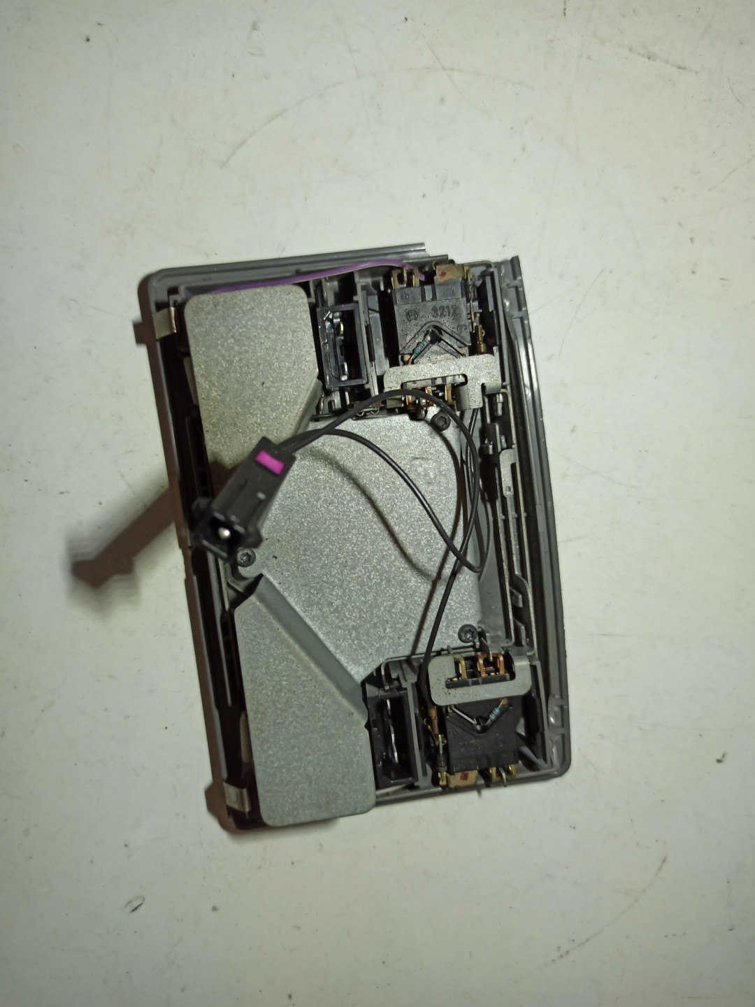 Plafonier interior frente AUDI A6 Avant (4B5, C5) | 97 - 05 Imagem-2