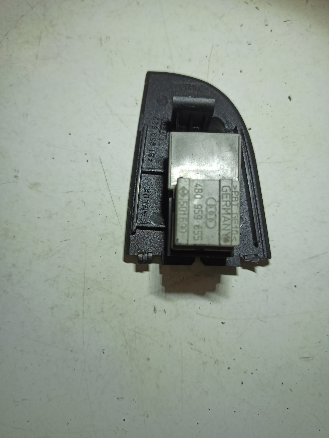 Comutador de vidro frente direito AUDI A6 Avant (4B5, C5) | 97 - 05 Imagem-1