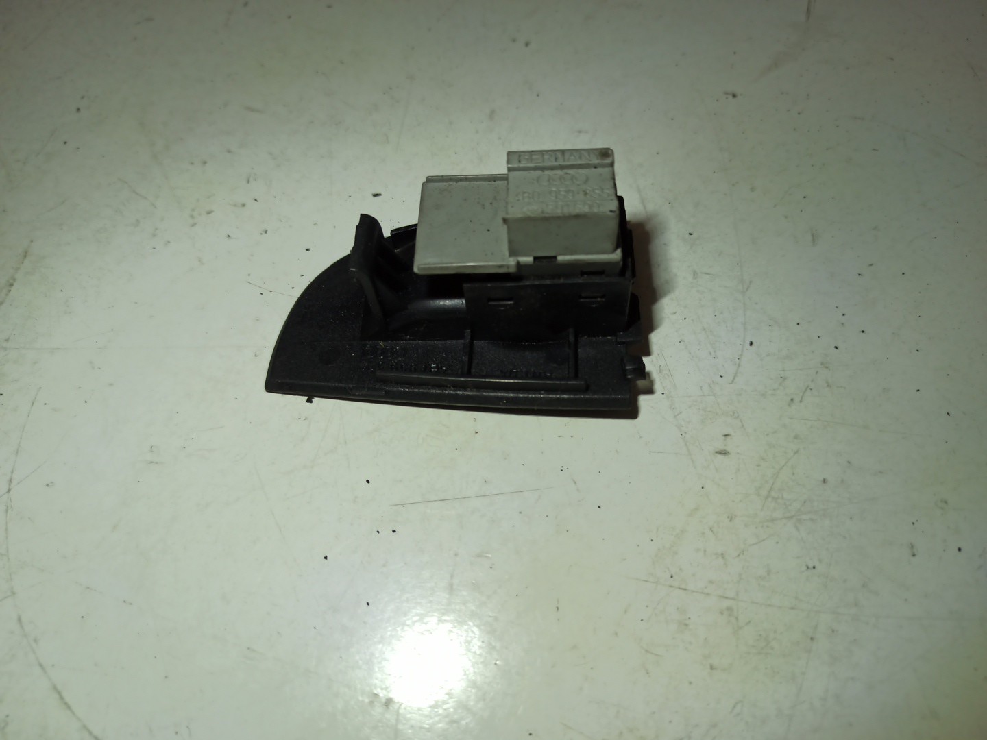 Comutador de vidro frente direito AUDI A6 Avant (4B5, C5) | 97 - 05 Imagem-2