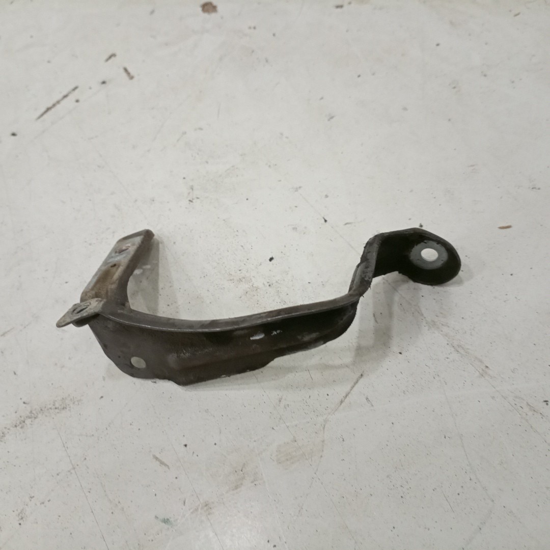Suporte de montagem guarda lamas VOLKSWAGEN PASSAT (3B3) | 00 - 05