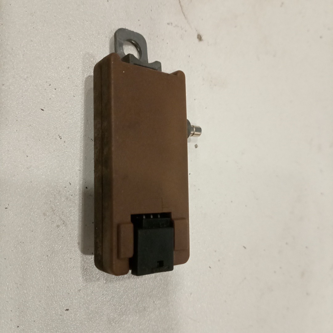 Amplificador de antena AUDI A6 Avant (4B5, C5) | 97 - 05 Imagem-2