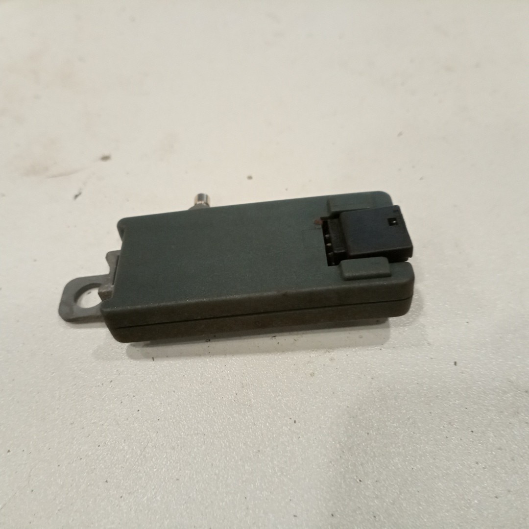 Amplificador de antena AUDI A6 Avant (4B5, C5) | 97 - 05 Imagem-2