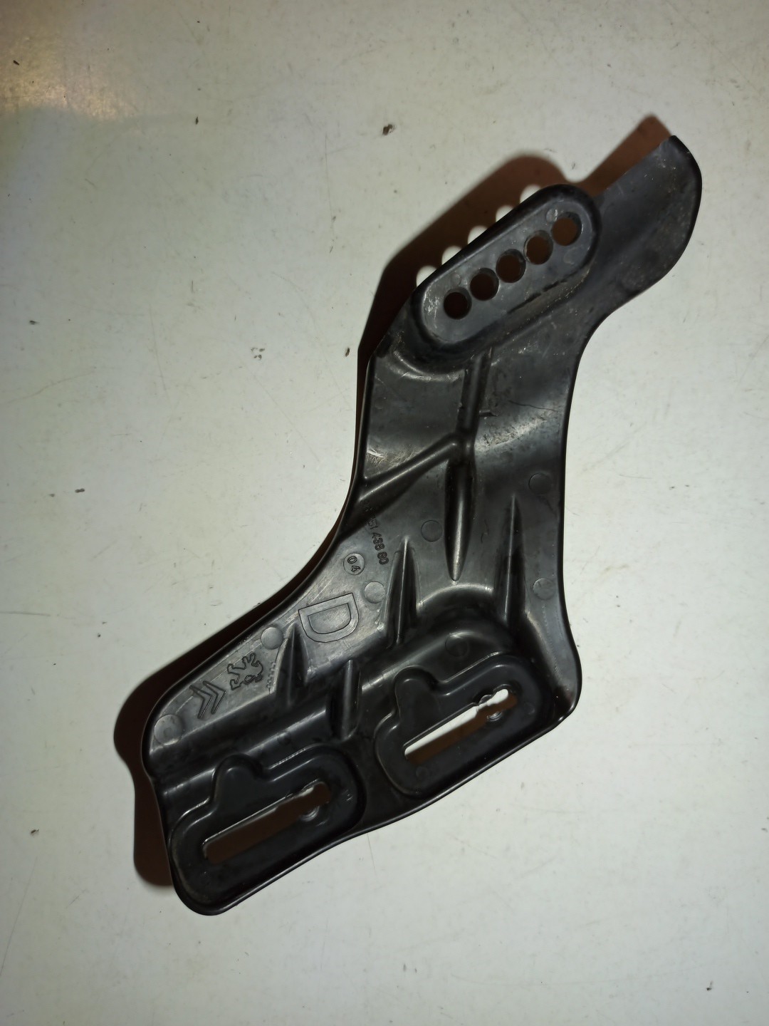 Suporte de montagem guarda lamas PEUGEOT 208 I (CA_, CC_) | 12 - 