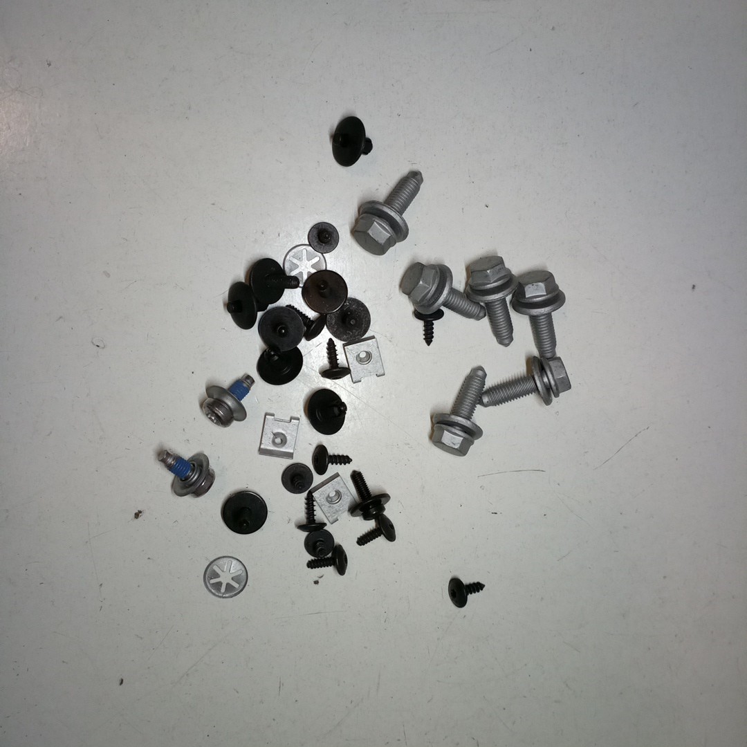 Suporte de montagem de para-choques AUDI Q3 (8UB, 8UG) | 11 - 18 Imagem-3
