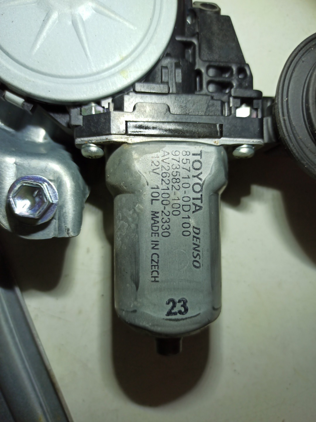 Motor de vidro traseiro esquerdo TOYOTA AURIS (_E15_) | 06 - 12