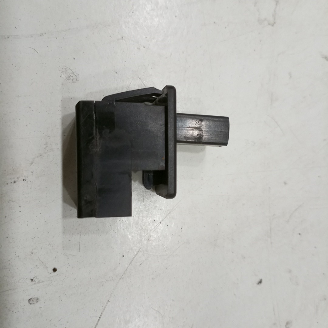 Interruptor de travão de mão PEUGEOT 207 (WA_, WC_) | 06 - 15