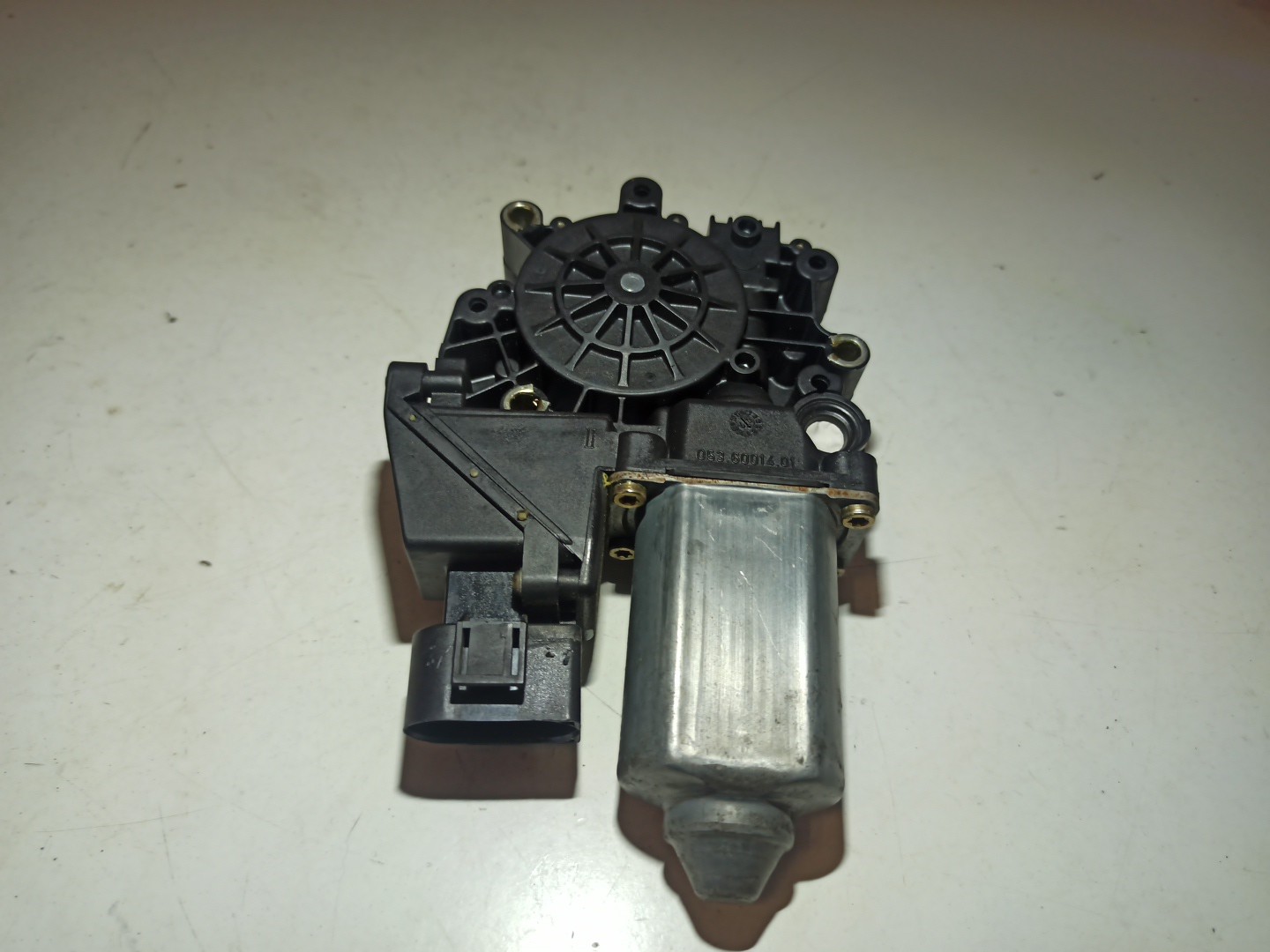 Motor de vidro traseiro direito AUDI A4 Avant (8D5, B5) | 94 - 02 Imagem-2