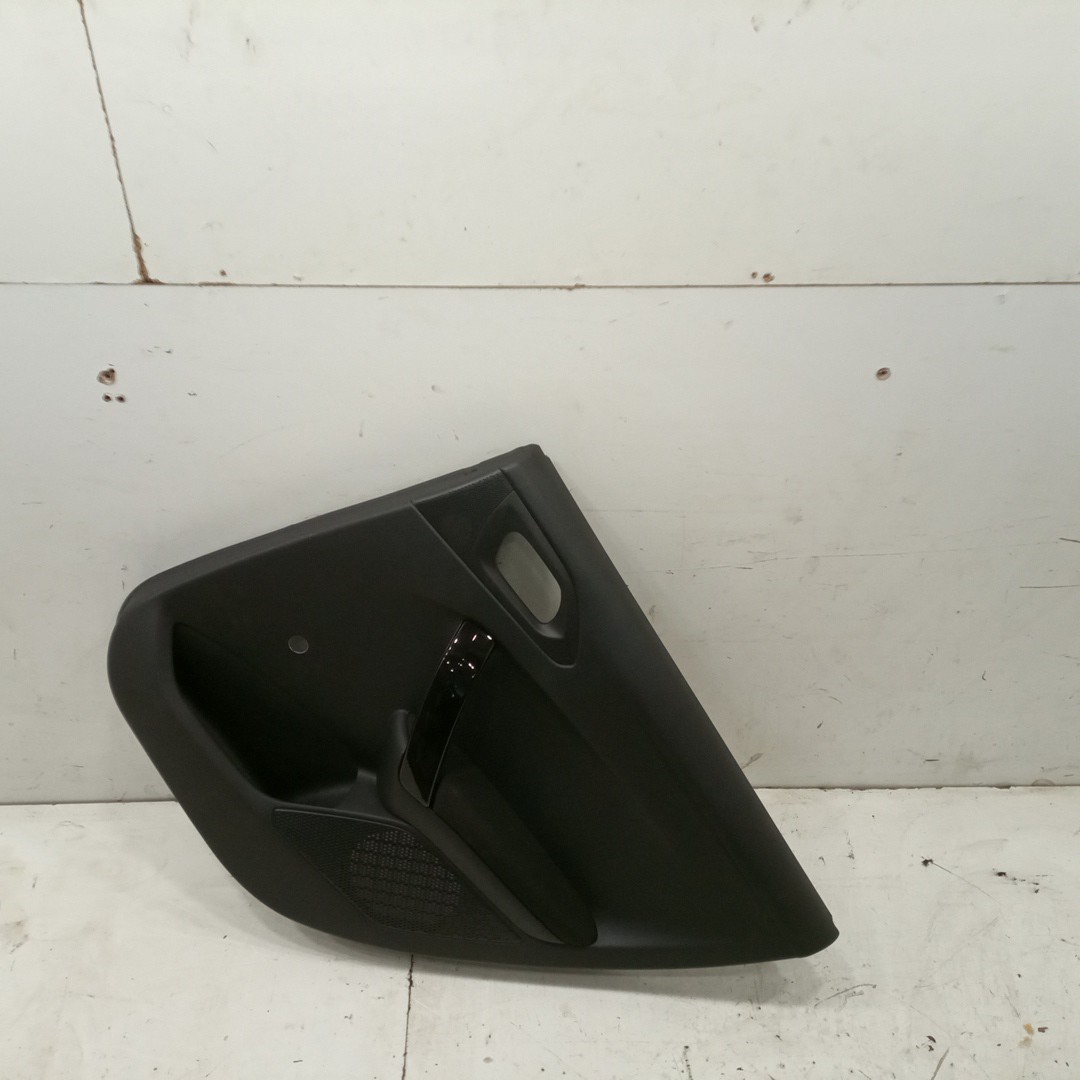 Quartela de porta trás direita PEUGEOT 208 I (CA_, CC_) | 12 -  Imagem-1