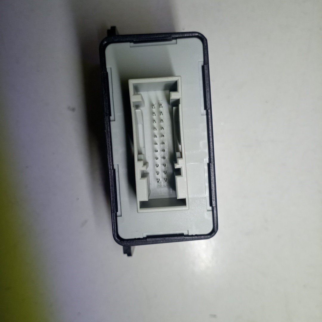 Módulo controlo de luzes AUDI A3 (8P1) | 03 - 13 Imagem-2