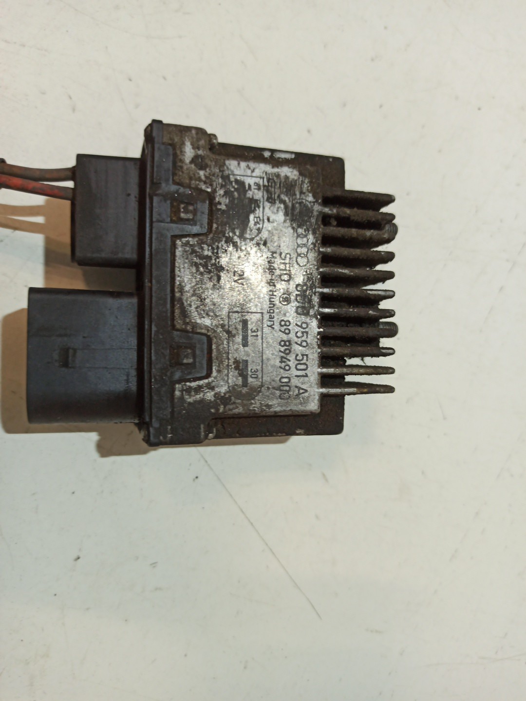 Módulo temporizador do ventilador de radiador AUDI A4 (8D2, B5) | 94 - 01