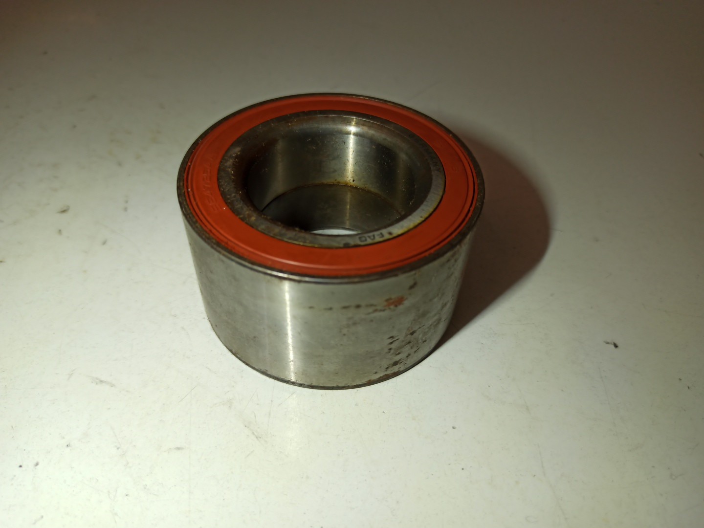 Cubo da roda traseira VOLKSWAGEN TRANSPORTER IV Autocarro (70B, 70C, 7DB, 7DK, 70J, 70K, 7DC, 7DJ) | 90 - 04 Imagem-2