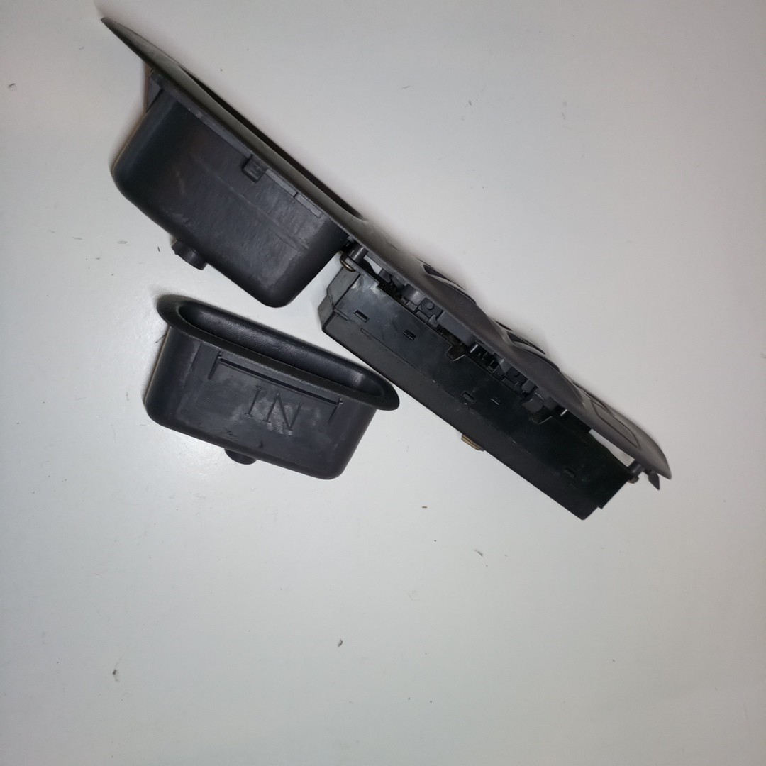 Comutador de vidro frente esquerdo MITSUBISHI LANCER IV (C6_A, C7_A) | 88 - 97 Imagem-3