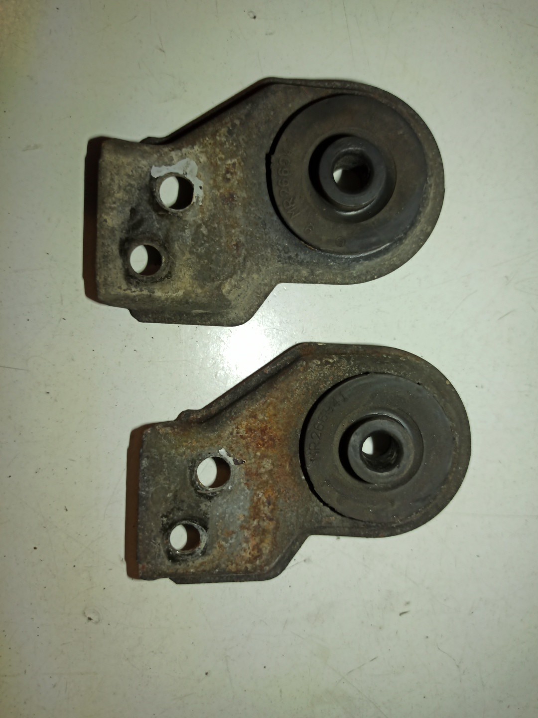 Suporte de radiador MITSUBISHI LANCER IV (C6_A, C7_A) | 88 - 97 Imagem-1