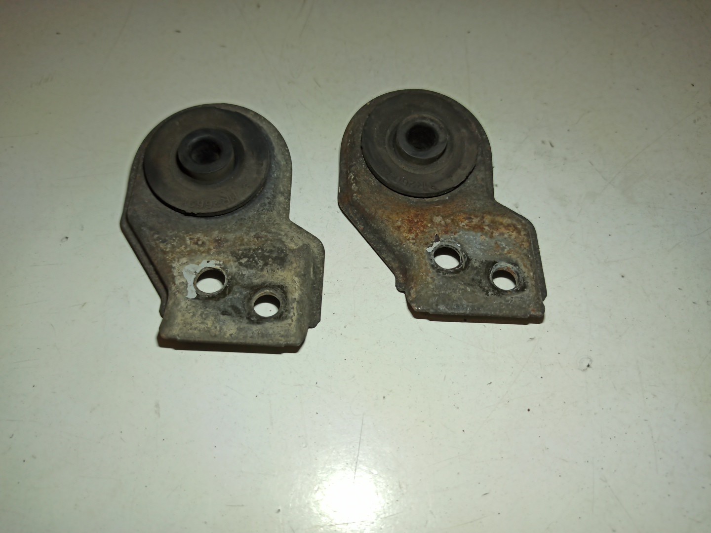 Suporte de radiador MITSUBISHI LANCER IV (C6_A, C7_A) | 88 - 97 Imagem-2