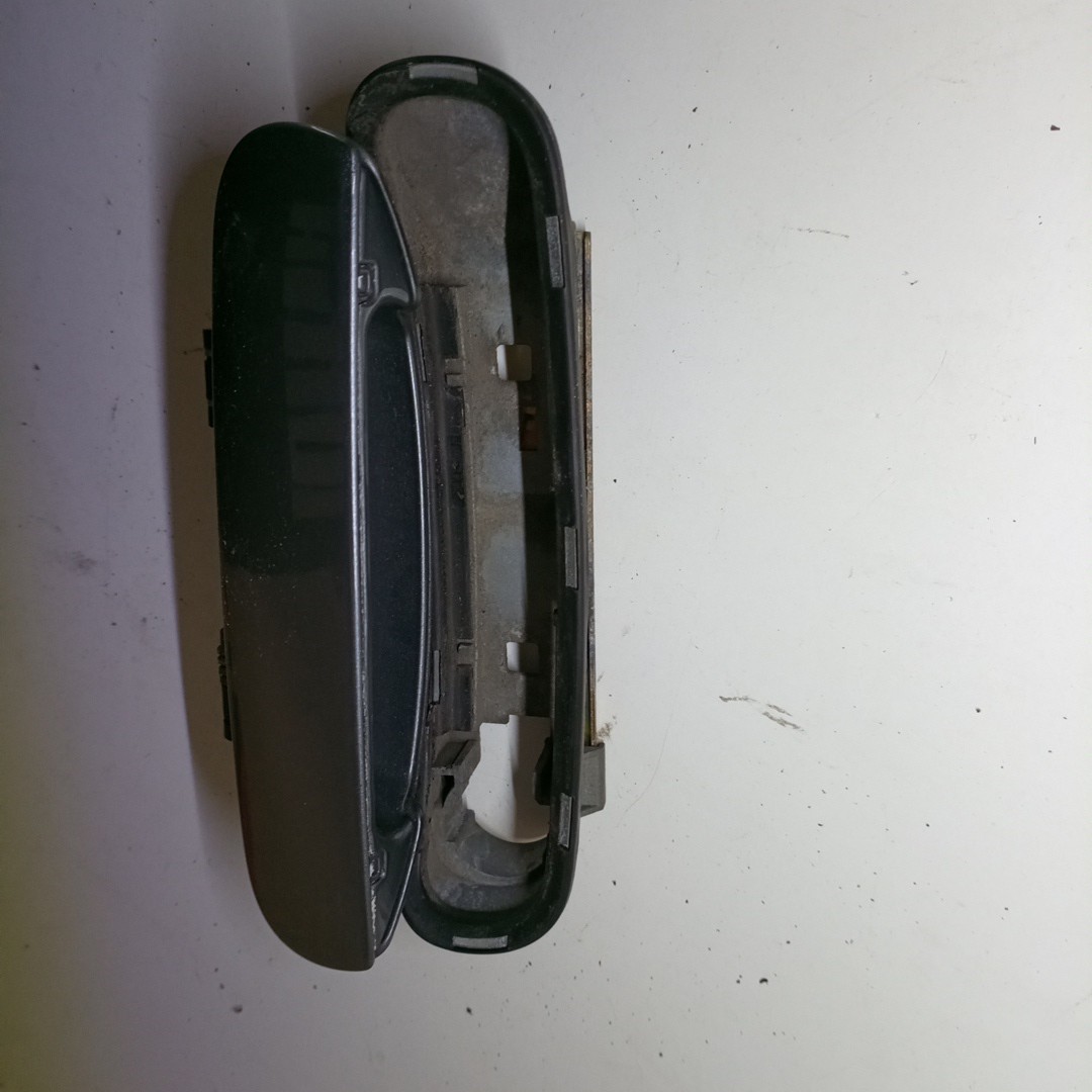 Puxadores exteriores traseiros esquerdo e direito AUDI A4 (8D2, B5) | 94 - 01 Imagem-1