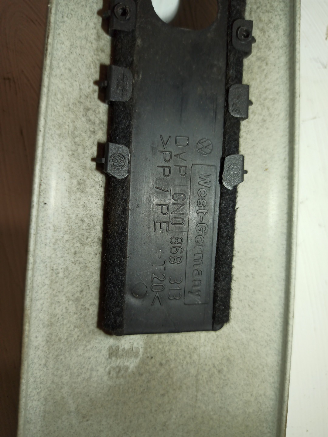 Moldura de pilar B direita VOLKSWAGEN POLO (6N1) | 94 - 99