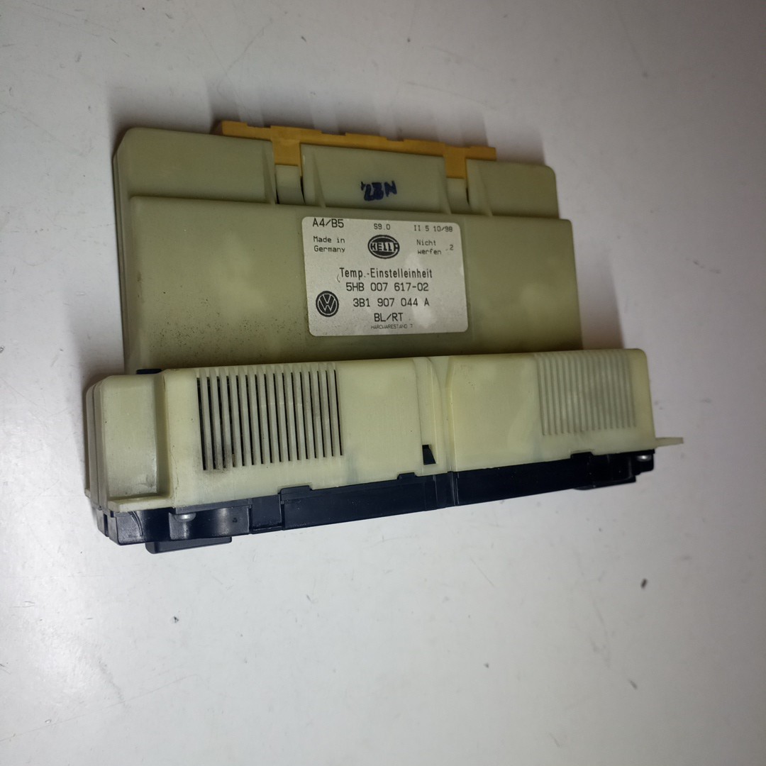 Módulo climatronic VOLKSWAGEN PASSAT (3B2) | 96 - 01 Imagem-4