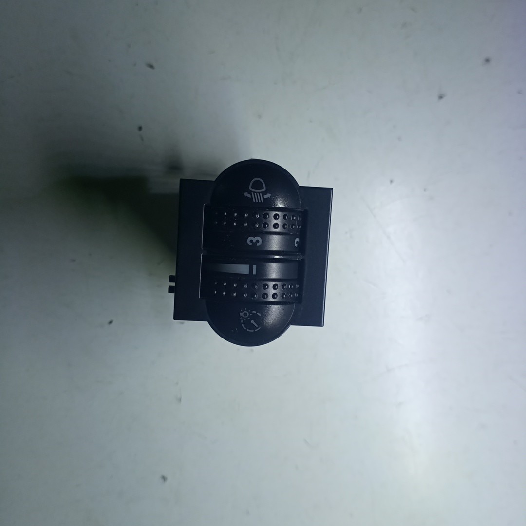 Regulador de luzes VOLKSWAGEN PASSAT (3B2) | 96 - 01 Imagem-4
