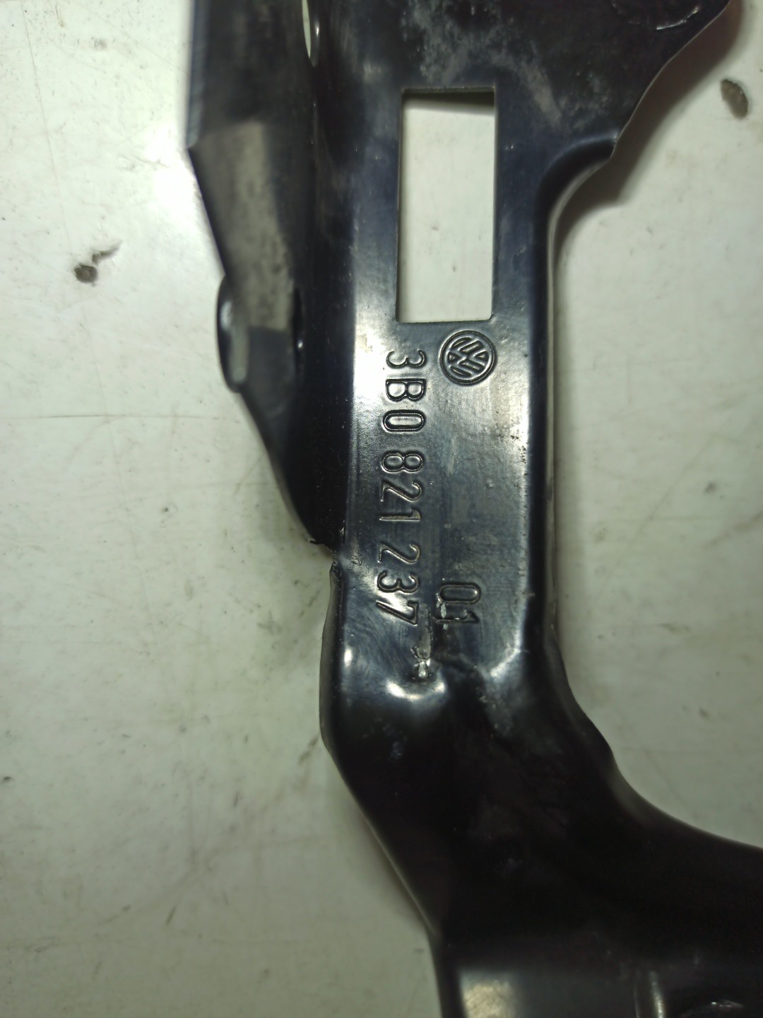 Suporte de montagem guarda lamas VOLKSWAGEN PASSAT (3B2) | 96 - 01