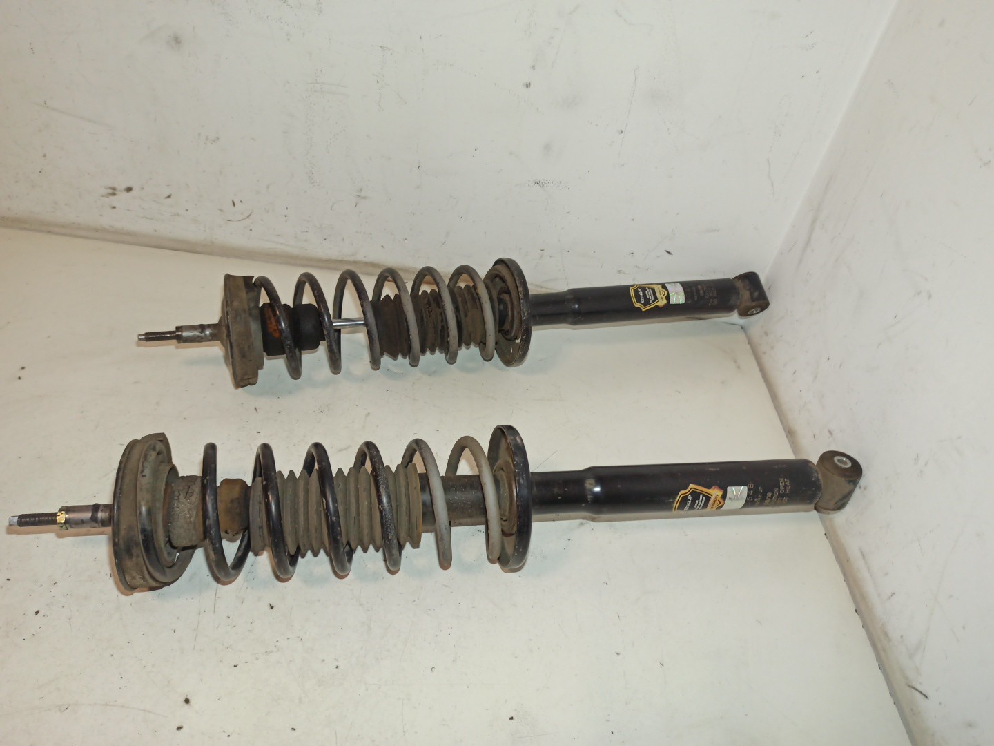 Amortecedores traseiros VOLKSWAGEN GOLF III Van (1H1) | 91 - 97 Imagem-3