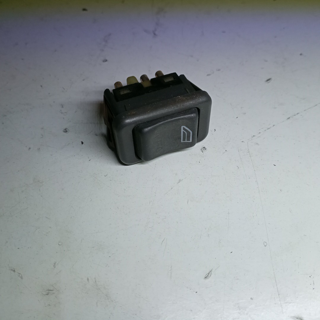Comutador de vidro frente esquerdo VOLVO V40 Combi (645) | 95 - 04 Imagem-4