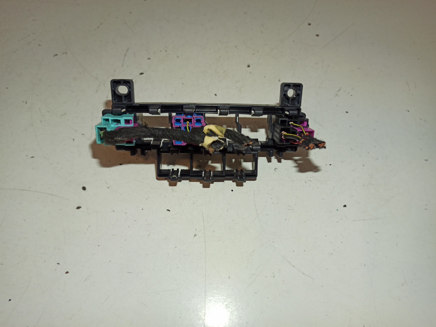 Placa de suporte de fusíveis AUDI A4 Avant (8E5, B6) | 00 - 05 Imagem-2