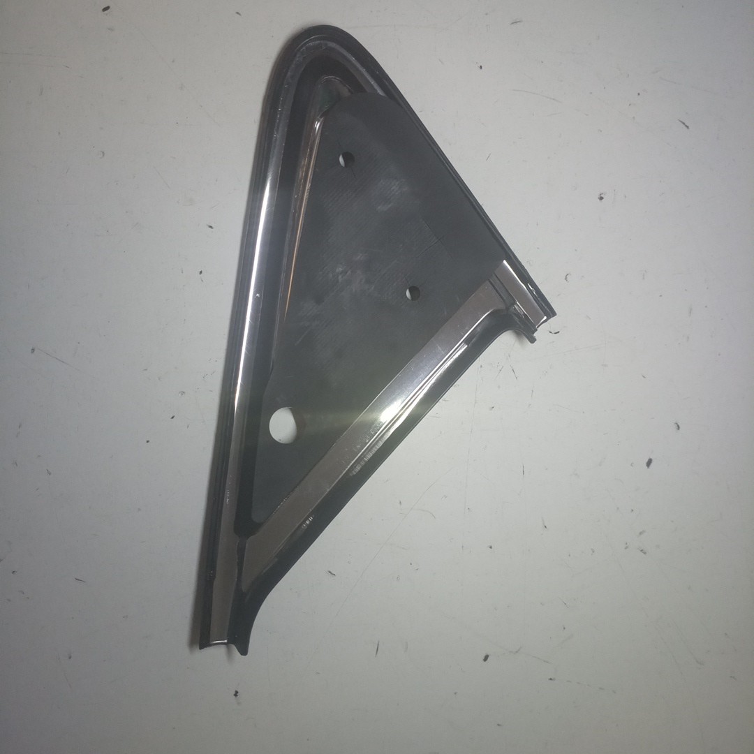 Acabamento externo do retrovisor esquerdo VOLKSWAGEN GOLF II (19E, 1G1) | 83 - 92 Imagem-1