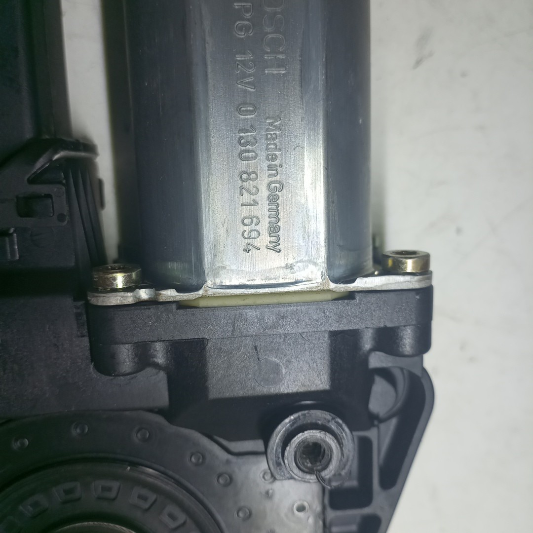 Motor de vidro frente direito VOLKSWAGEN PASSAT (3B2) | 96 - 01 Imagem-1